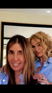 Viva Chile , motivémonos a celebrar a Chile !, Acá con  @porcelanaypuntochile , en una mesa propia de su estilo, #mesasqueinspiram  #friends #chile #18septiembre🇨🇱 @porcelanaypuntochile @karinbrenner7