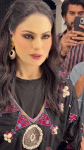 Veena Malik Behind the Scene at Farah Salon