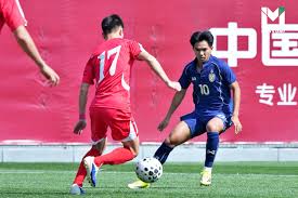 MainStand : “ช้างศึก U23” แพ้ เกาหลีเหนือ 1-3 ปิดท้ายบอลอุ่นเครื่องสี่เส้า เกาหลีเหนือ วิ่งบีบเข้าใส่ทีมไทยตลอดครึ่งแรก จนได้สกอร์ขึ้นนพ 2-0 จาก อัน คยอง อุง (น.19) และจุดโทษของ รี อิล ซอง (น.28 ) แม้ครึ่งหลัง “ช้างศึก” จะแก้เกมได้ดีขึ้นและได้ประตูจาก ...