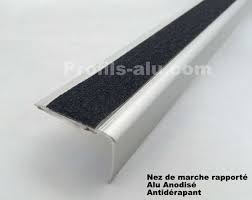 Empêche de glisser et de tomber. Nez De Marche Rapporte Alu Anodise Bande Antiderapante Www Profils Alu Com