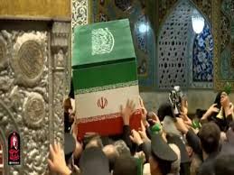 طواف پیکر شهید سیده بشری خامنه‌ای، فرزند رهبر شهید در کنار ضریح نورانی حضرت رضا (ع)