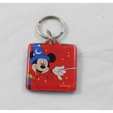 Epingle Par Doudoutheque And Co Sur Mickey Et Ses Amis Doudous Et Peluches Sos Doudous Disneyland Mickey Disneyland Disneyland Paris