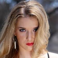 Sara Blain's Instagram, Twitter & Facebook