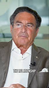 🌍 De un espíritu natural mediterráneo a una ambición internacional. Así  puede sintetizarse la historia de @estrelladamm, compartida el miércoles  pasado por Ramon Agenjo, consejero del grupo cervecero, durante nuestro  último Leadership