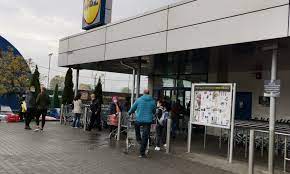 10 115300 curtea de argeş romanya. Ultima OrÄ La Lidl Curtea De ArgeÈ AngajaÈi Cu Covid Blocaj La Intrarea In Magazin Ziarul Profit