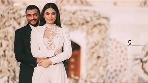 شاركت الفنانة هاجر أحمد، متابعيها بصور جديدة مع زوجها أحمد حداد، عبر حسابها على إنستجرام، وكتبت هاجر على الصور قائلة: سيد الرجال وأحنهم وأحسنهم خلقًا، ونالت الصور إعجاب العديد من متابعيها متمنين لها حياة زوجيه سعيدة. Ø£Ø­Ø¯Ø«Ù‡Ù… Ù‡Ø§Ø¬Ø± Ø£Ø­Ù…Ø¯ ÙˆÙ…Ù†Ø© Ø¹Ø±ÙØ© Ù†Ø¬ÙˆÙ… ØªØ²ÙˆØ¬ÙˆØ§ Ù‡Ø°Ø§ Ø§Ù„Ø¹Ø§Ù…