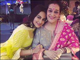 Sonakshi sinha (pronounced soːnaːkʂi sɪnɦa; Exclusive Mother S Day 2020 My Mother Is My Safety Blanket Says Sonakshi Sinha On Her Mom Poonam Sinha Hindi Movie News Times Of India