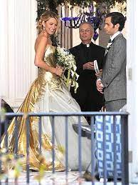 Blake Lively Photographed In Wedding Dress On Gossip Girl Set Blake Lively Wedding Gossip Girl Wedding Blake Lively Wedding Dress