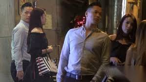 Jun 07, 2021 · 早在今年4月，現年41歲的藝人胡杏兒誕下幼子liam，相隔兩個月，胡杏兒以「形象大使」身份為上海一個歷史悠久的護膚品牌活動而亮相。今次邀請她擔任形象大使的廣告商很有誠意，在對方的打動下，樂意提早開工，今天的護膚品活動便是自己復工後的首個任務。 èƒ¡æå„¿è€å…¬å¤šæ¬¡å·åƒçº¦æ¸¯å§èƒ¡æå„¿è€å…¬èµ„æ–™ç…§ç‰‡