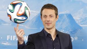 Dass das nicht von ungefähr kommt, zeigt ihr berühmter vater. Alexander Bommes Soll Neuer Sportschau Moderator Werden