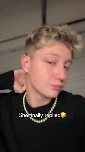 Understanding the Glo and Gle Song Phenomenon