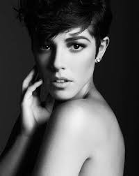 These are actresses with short hair (above the shoulders) as of february 2012. Sophisticated Teen Transformations Olivia Thirlby