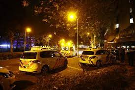 Politie naar bitterstraat in zwolle voor steekpartij. Gewonde Bij Steekpartij Voor Winkelcentrum Zwolle Een Verdachte Opgepakt Zwolle Destentor Nl