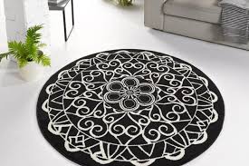 Bei der einrichtung kleiner wohnflächen sollte beispielsweise beachtet werden diese nicht mit möbeln oder accessoires zuzustellen. Runde Teppiche Rund Runder Rug Interior Blog