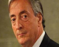 Ex presidente Kirchner evoluciona bien tras operación