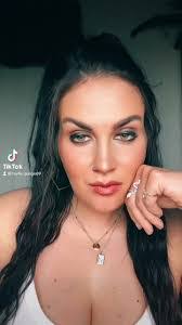 Paige Brooks's Instagram, Twitter & Facebook