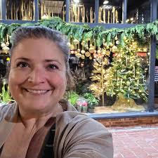 Neighborhood crows leave gifts in exchange for treats