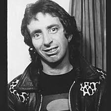 𝘿𝙞𝙙 𝙮𝙤𝙪 𝙠𝙣𝙤𝙬 𝙩𝙝𝙖𝙩 𝘽𝙤𝙣 𝙎𝙘𝙤𝙩𝙩 𝙬𝙖𝙨 𝙠𝙣𝙤𝙬𝙣 𝙛𝙤𝙧  𝙪𝙨𝙞𝙣𝙜 𝙖 𝙧𝙚𝙙 𝙬𝙞𝙣𝙚 𝙜𝙖𝙧𝙜𝙡𝙚 𝙗𝙚𝙛𝙤𝙧𝙚  𝙥𝙚𝙧𝙛𝙤𝙧𝙢𝙖𝙣𝙘𝙚𝙨? 𝙃𝙚 𝙗𝙚𝙡𝙞𝙚𝙫𝙚𝙙 𝙩𝙝𝙞𝙨 𝙝𝙚𝙡𝙥𝙚𝙙  𝙬𝙖𝙧𝙢 𝙪𝙥 𝙝𝙞𝙨 𝙫𝙤𝙞𝙘𝙚 𝙖𝙣𝙙 ...