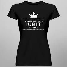 La prima vedere, el pare un fel de faun si ea un fel de vestala. La Urma Urmei Am Un Iubit Pe Cinste T Shirt Pentru Femei