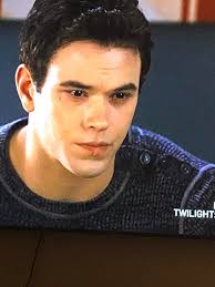 watching breaking dawn 1 in cinema with my nan* Nan: “hope she doesn't eat  the baby”