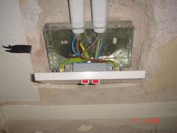 Plastic conduit typically is used with plastic boxes, but it can also be used with metal boxes and special connectors. Long Chases Of 2 5mm T E In 20mm Oval Conduit Diynot Forums