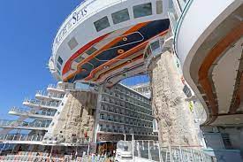 9383948) is a cruise ship, class oasis , operated by royal caribbean and sailing under the flag of bahamas. Royal Caribbean International 36 Stunden An Bord Der Allure Of The Seas Das Grosste Kreuzfahrtschiff Der Welt