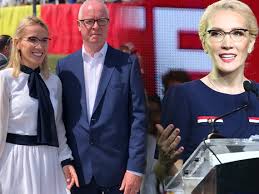 SoÈ›ul Ramonei Ioana Bruynseels A RenunÈ›at La Salariul UriaÈ™ De BancÄƒ Wowbiz