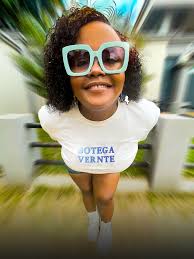 Bamutu. Leo ndio leo!! @rarasflavourofficial kaamua kufanya lake. Umeona  package la viuongo hilo? Na kuku unapewa? Mungu akupe nini? Ebu mcheki Rara  na wewe akufanyie Jambo.