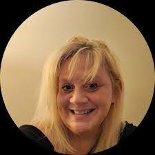 Alice Hoelscher's Instagram, Twitter & Facebook