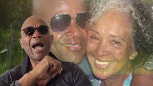 Leslie Vos's Instagram, Twitter & Facebook