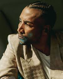 donomar Mostrando su Iconica Cadena “King Of Kings” con un Outfit  totalmente Urbano, siendo el sonido, la imagen y el representante de la  calle de Puerto Rico para el mundo.