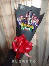 Es pisang coklat, ya sajian ini bisa kamu buat untuk variasi olahan pisang yang lezat. Nak Bagi Hadiah Tapi Tak Nak Keluar Modal Besar Ini Diy Chocolate Bouquet Yang Boleh Korang Cuba Remaja