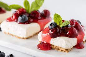 What an elegant way to serve cheesecake! 25 Easy Fancy Desserts To Impress Guests Insanely Good