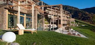 Das Hotel Valentinerhof Im Herzen Der Dolomiten Sudtirol Urlaub Italien Urlaub Hotel Osterreich