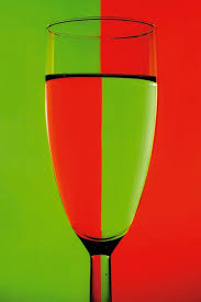 A Simple Tutorial For Bending Light Through Glass Objects To Create Cool Colours In Your Photography Glass Photography Photography Object Photography