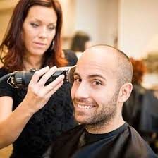 Anleitung für das perfekte styling. Geheimratsecken Infos Hilfe Frisur Regaine