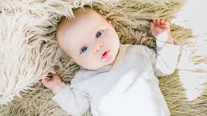 Hallo ihr lieben mein kinderarzt sagte mir mal wenn babys schielen und das länger muss ich sofort hin das kontrollieren lassen. Ab Wann Konnen Babys Sehen Alles Zur Sehentwicklung Von Babys Hallo Eltern