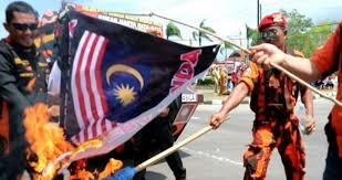 Jalur melambangkan bendera malaysia yang memiliki 14 jalur merah dan putih. Geram Warga Balas Dengan Membakar Bendera Malaysia Dan Diinjak Injak Fajar