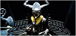 The masked singer 2021 staffel 4 hinweise und indizien alle fotos videos und infos zu den kostümen zur neuen show auf prosieben. The Masked Singer Spoilers Fans Think They Know The Identities Of The Raven Poodle Alien Rabbit Bee The Inquisitr