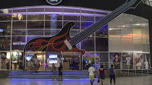 Se temen muchas muertes en derrumbe de edificio en miami. El Hotel Hard Rock Con Forma De Guitarra Abrira En Florida A Mediados De 2019 Emol Com