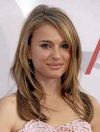 Une fille au cheveux milong préfère souvent la coiffure coupe carré, puisqu'elle lui donne davantage d. Pin On Cheveux Coupe Et Coiffure