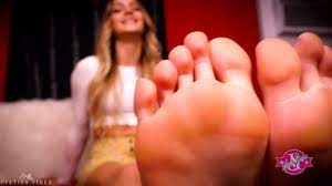 Watch Naomi Swann - Converse with NO socks - Feet, Fetish, Feet Joi Porn -  SpankBang