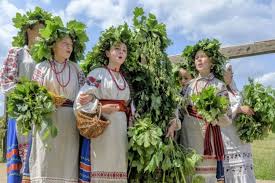 Трійця вважається кращим часом для сватання. Zeleni Svyata I Trijcya Chim Voni Unikalni Cheline