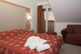 Ένα από τα ομορφότερα ξενοδοχεία της χαλκιδικής, το porfi beach είναι ένα κλασσικό 3 αστέρων ξενοδοχείο, ένα σύμβολο στην περιοχή του. Filoxeno Com Karalis City Hotel Pylos
