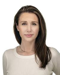 Erin Gould's Instagram, Twitter & Facebook