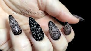 Pin By Yve Ro On Nails In 2020 Nail Designs Black Gold Nails Gold Nails