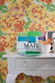 een side table voor de kinderkamer met kindvriendelijke verf de kinderkamer dekenkist verf