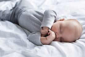 Jam 9 pergilah pembantuku menuju kampung halamannya dengan menggunakan bis, sekarang tinggal lah aku sendirian dirumah. Jangan Khawatir Bayi Sering Kaget Tidak Selalu Berbahaya Alodokter