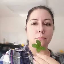 Zlatka Hanicova Kantorova Zlatica Kantorova Dobry den. prosim poradte,  zacalo mi hucat v uchu, naposledy to trvalo dva tyzdne vkuse , nezabralo  nic, ak poznate nieco-hocico co by pomohlo. dakujem