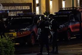 Terduga teroris ini menyerang polisi. Ox 4jm4qqb3um